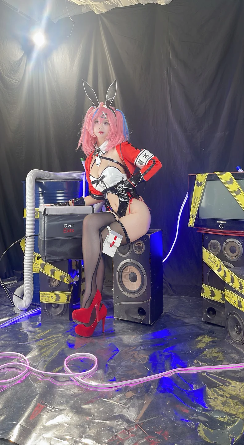 Pyon_Lay_No_034_&Sayo_Momo_&ZinieQ_外卖兔女郎_140P_949MB tg@simisebaisi 【丝足阁】122.webp